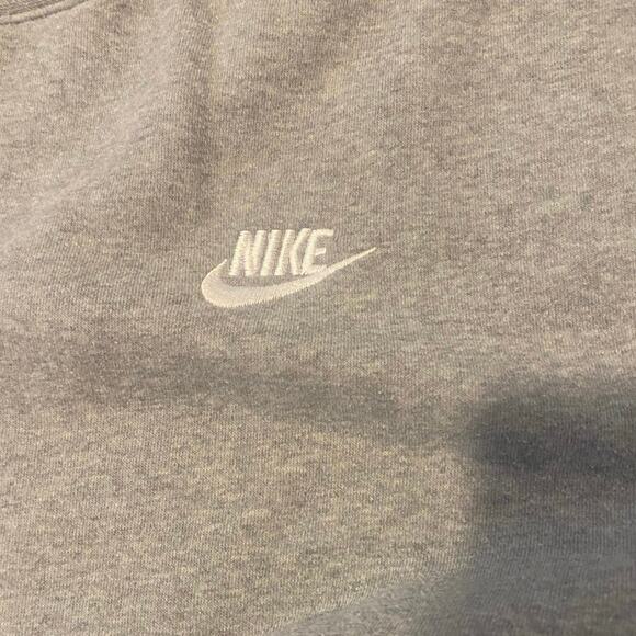 Nike Gray Embroidered Swoosh Crewneck Sweatshirt Pullover Unisex Size M - Picture 2 of 7